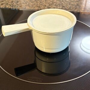 Elegant Cream/Gray Vintage Cookware